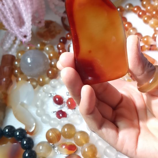 悠***了玛瑙/玉髓未镶嵌北红玛瑙
