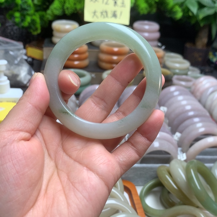 石英质玉（佘太翠）未镶嵌手镯57.6