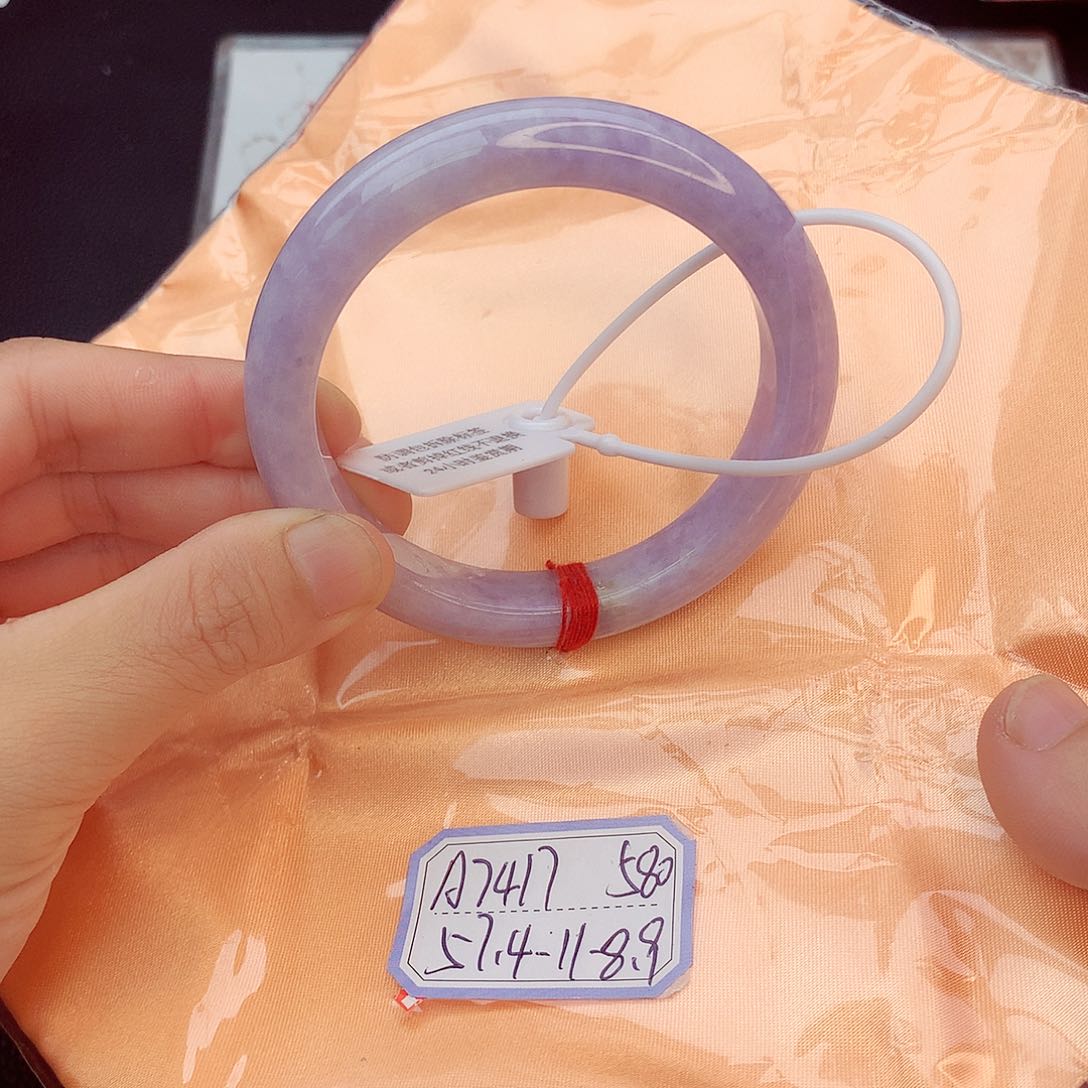 翡翠手镯未镶嵌翡翠
