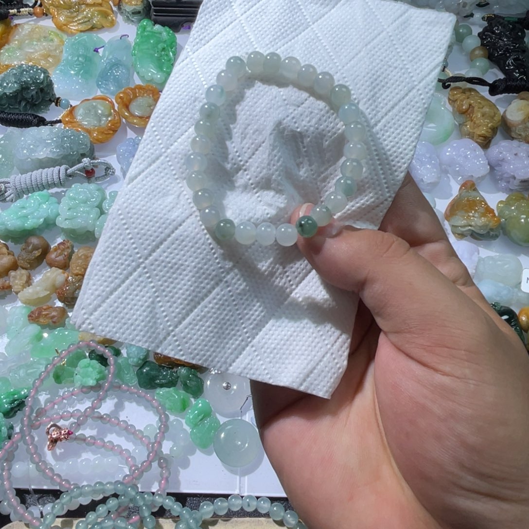 翡翠颈饰未镶嵌天然