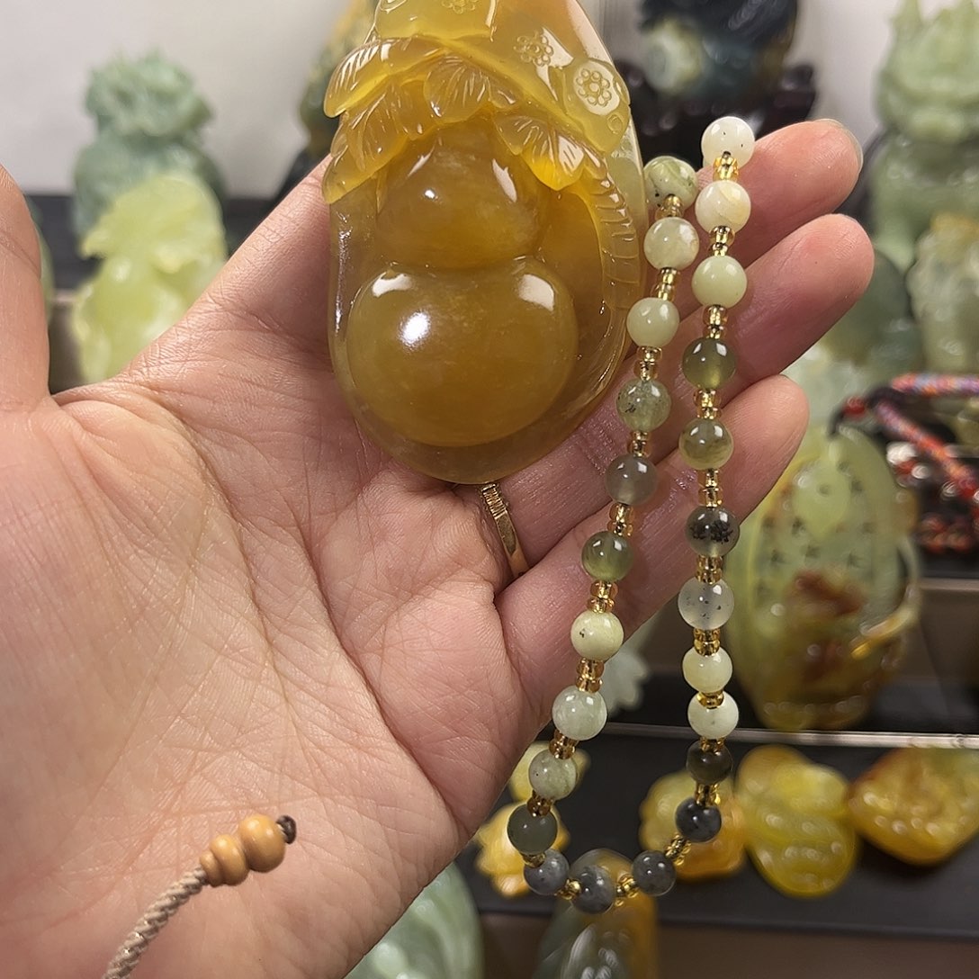 蛇纹石玉未镶嵌颈饰