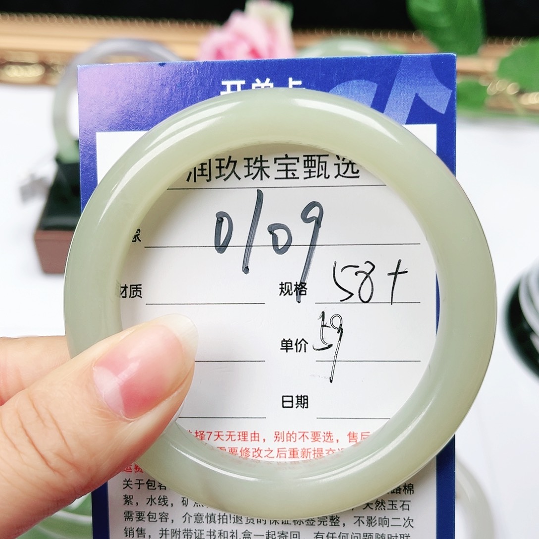 和田玉手镯未镶嵌