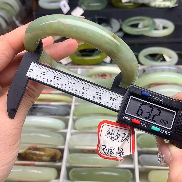 蛇纹石玉手镯未镶嵌516