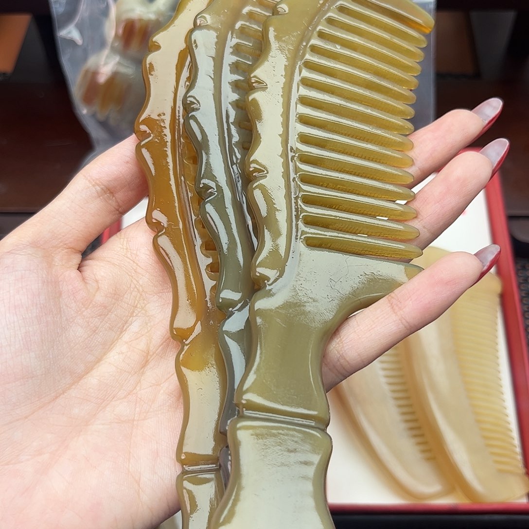 纯手工制作纯牛角梳子