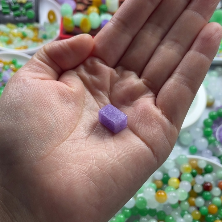 等***ᵐ非金属紫色桶珠1颗