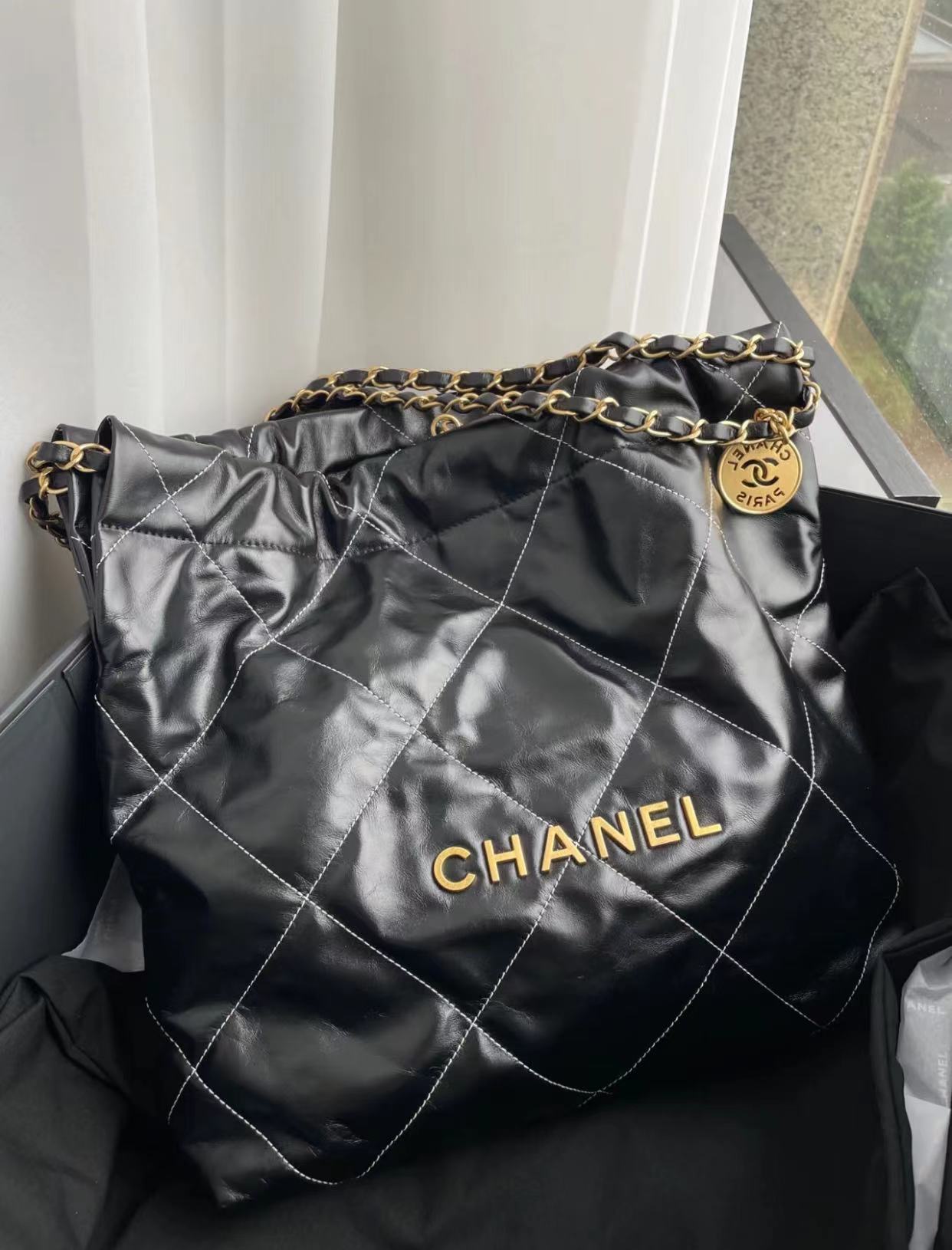 99新 Chanel/香奈儿 黑金白外缝线22bag中号 13027901