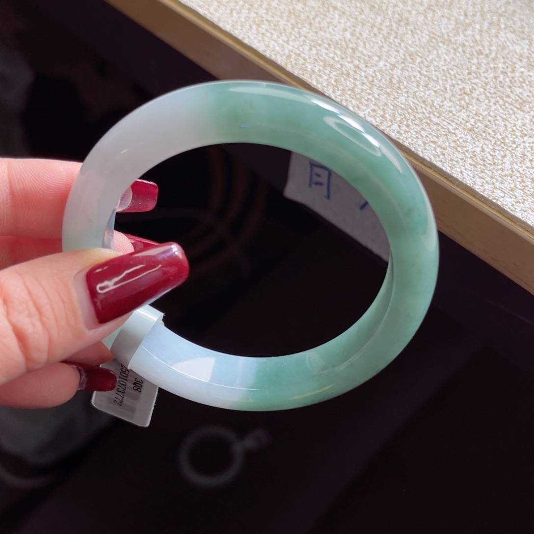 翡翠手镯未镶嵌手镯