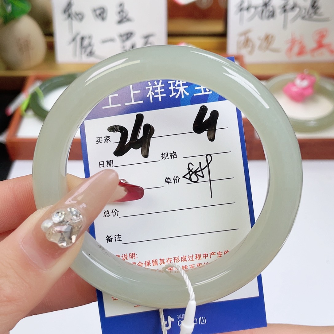 和田玉手镯未镶嵌