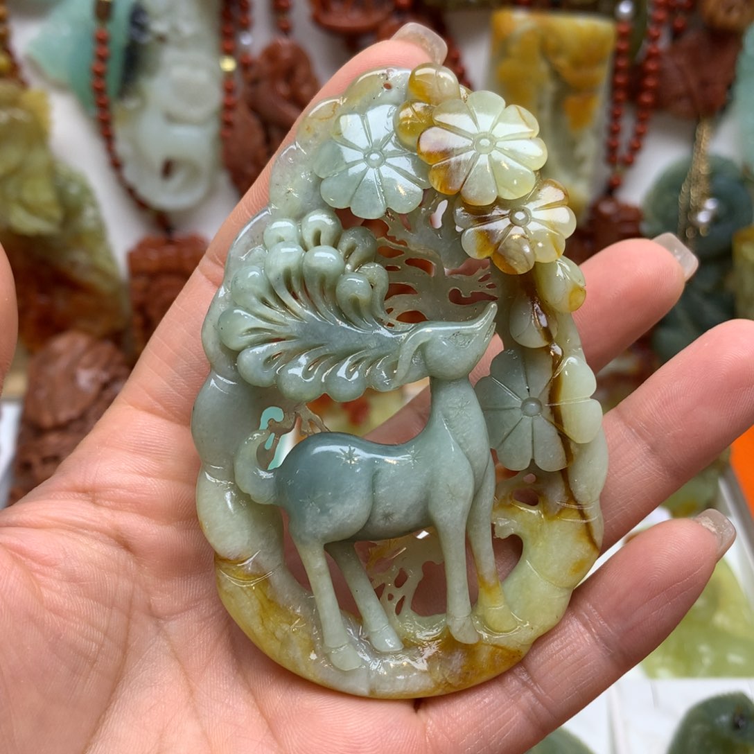 蛇纹石玉颈饰未镶嵌