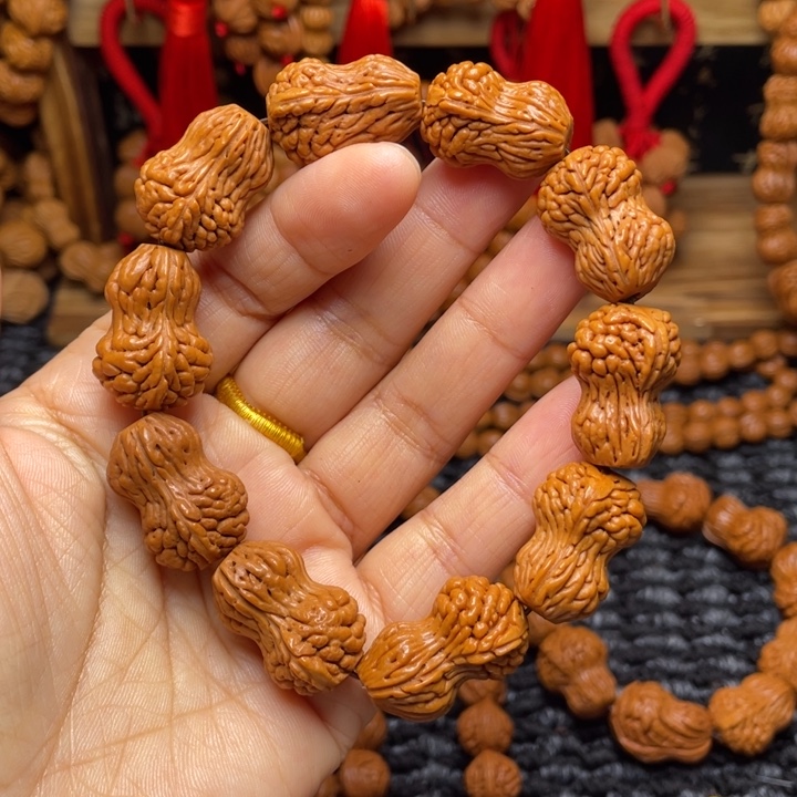 木质类龙纹桃枭挂件