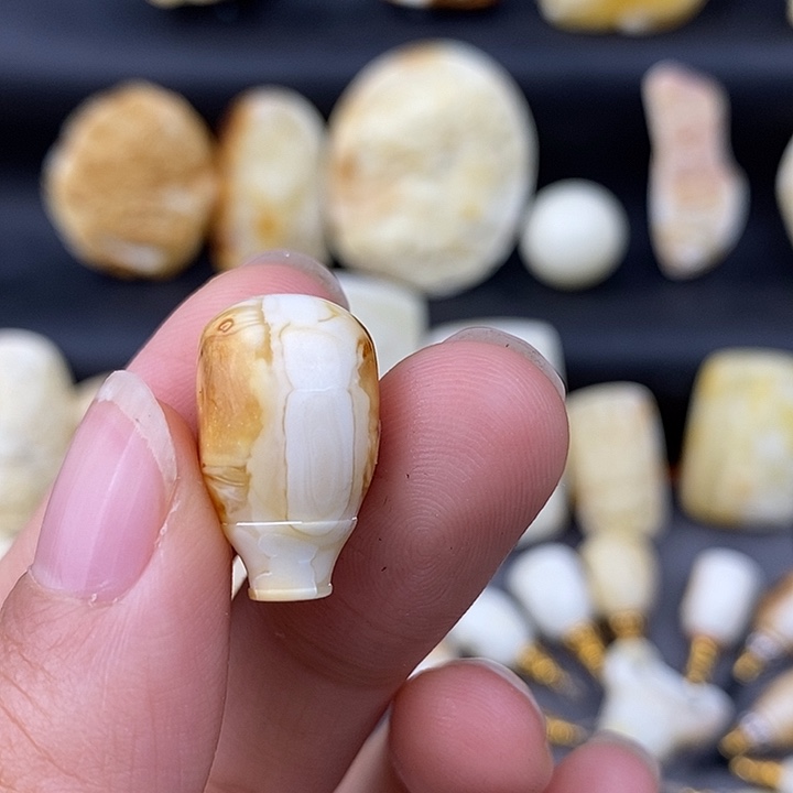 琥珀未镶嵌裸石12