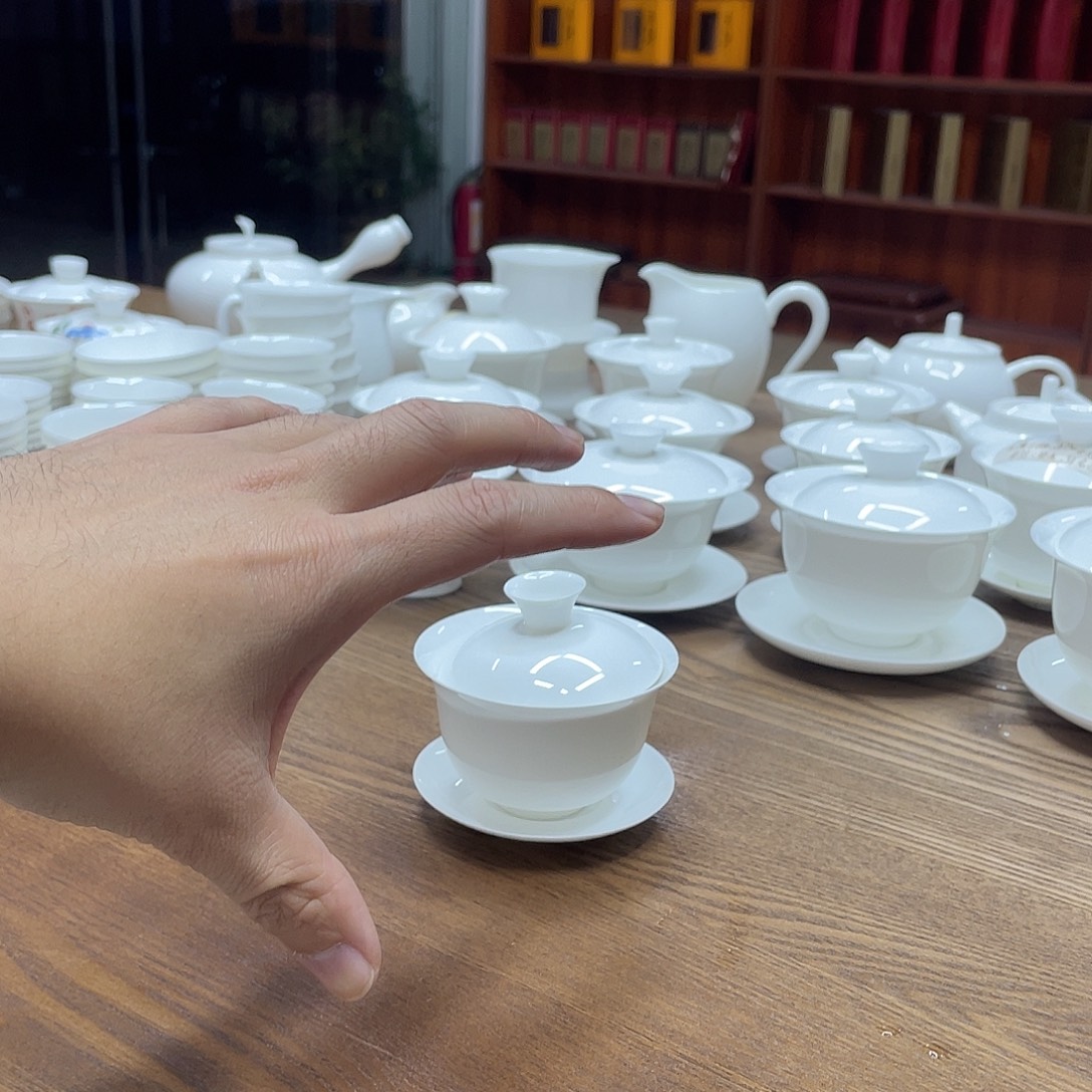 2个100元宝盖碗8个30玉兰杯