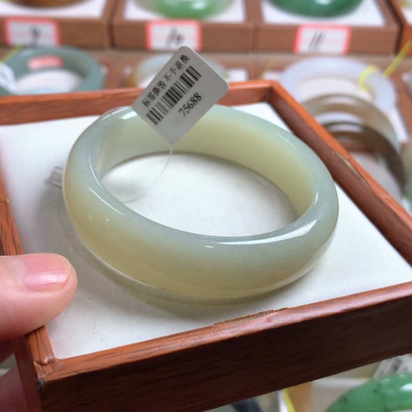 【闪购商品】和田玉手镯未镶嵌53