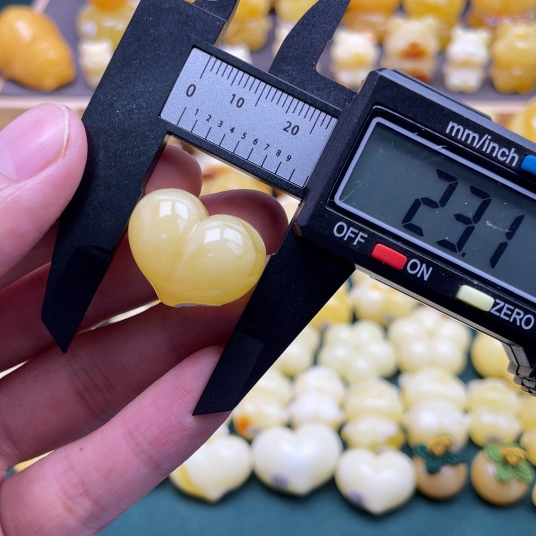 琥珀未镶嵌裸石蜜蜡