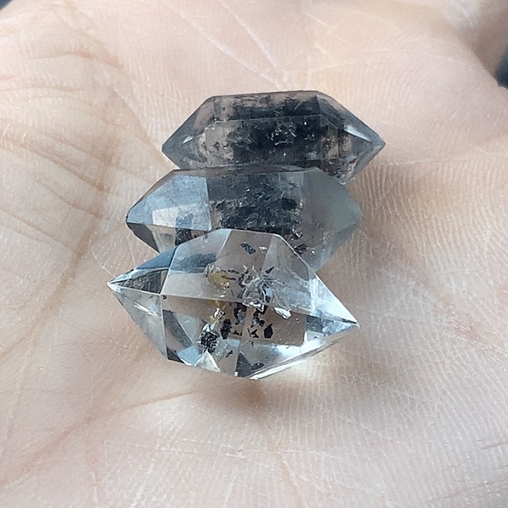 水晶手链未镶嵌3颗点墨