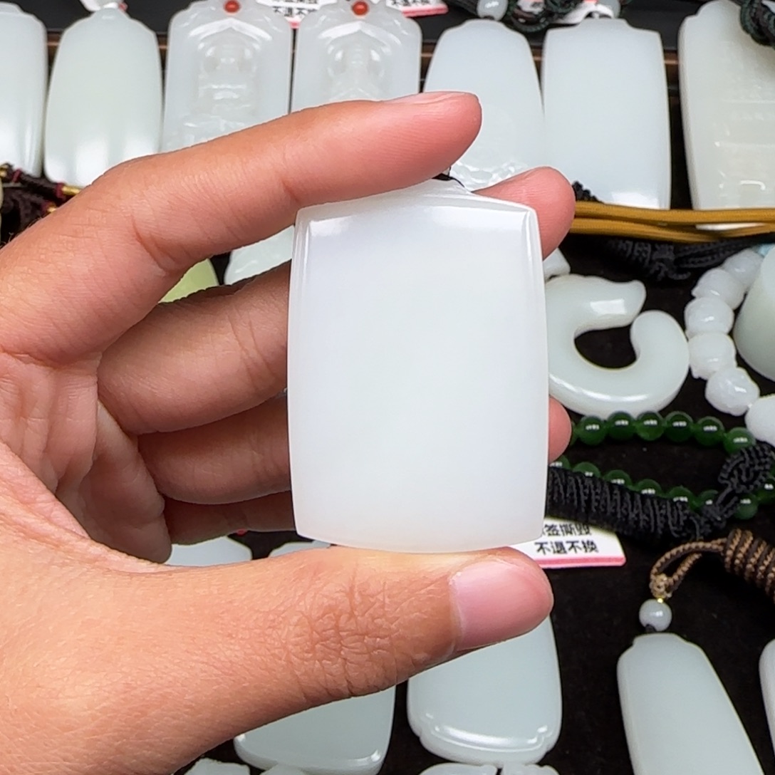 酒***敏和田玉未镶嵌挂件