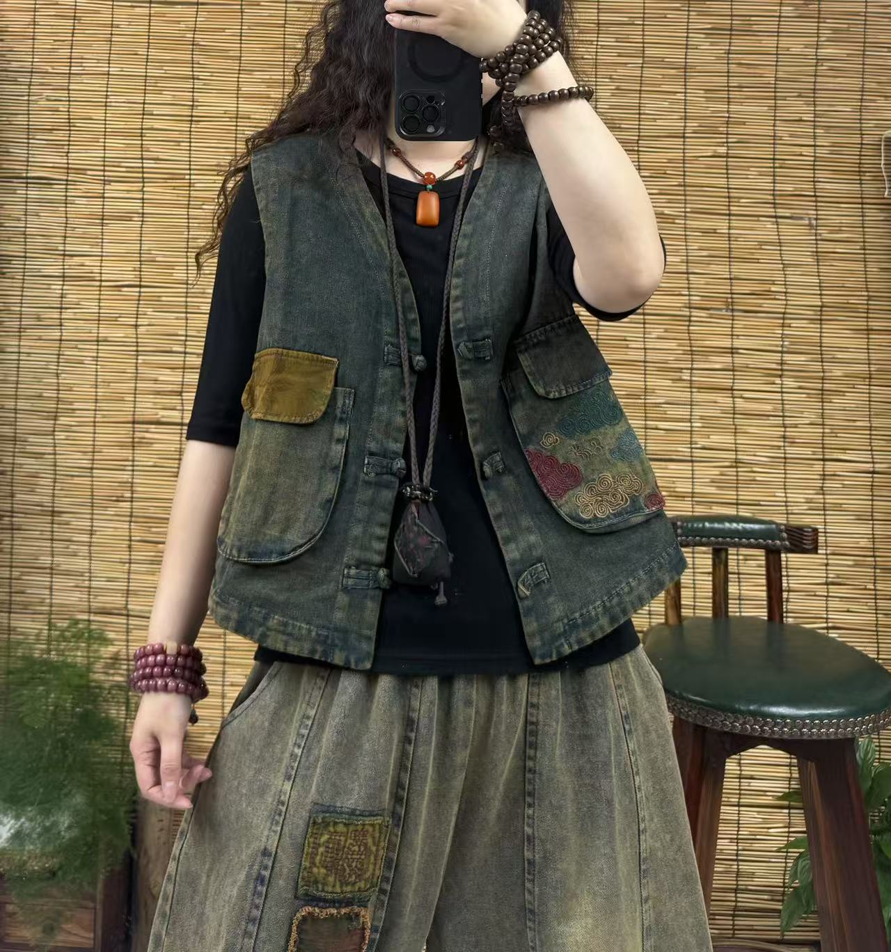 789-1刺绣祥云盘扣牛仔马甲（长58左右，90-150斤）