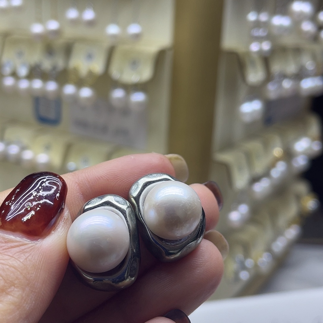 淡水珍珠银S925镶嵌耳饰