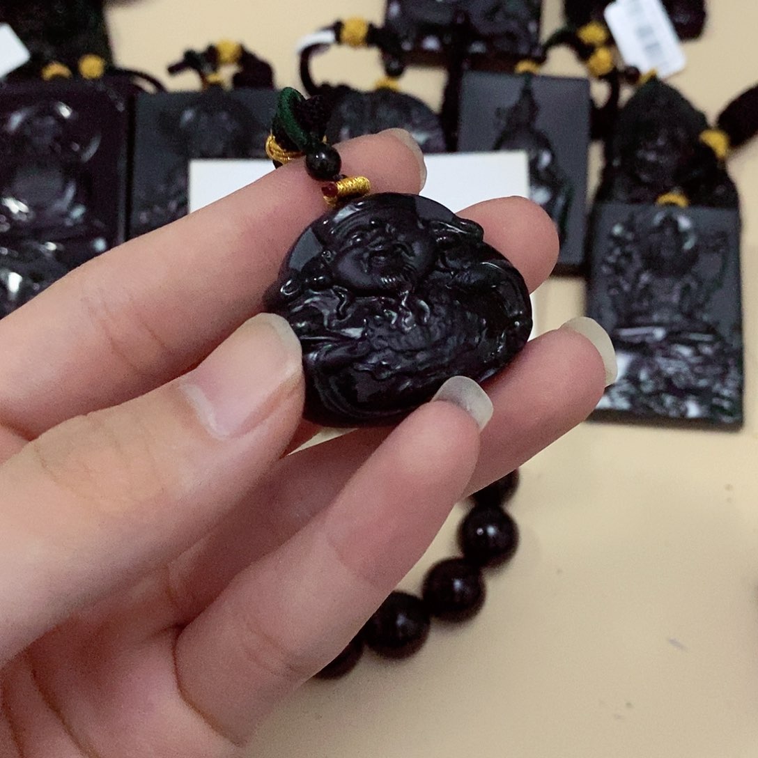 翡翠挂件未镶嵌翡翠