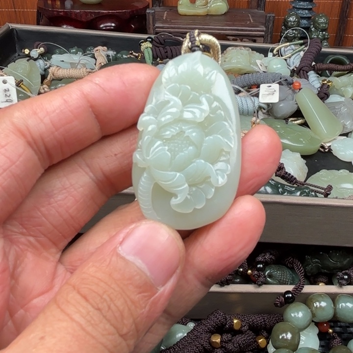 和田玉吊坠未镶嵌