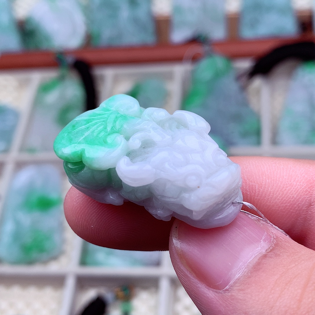 翡翠未镶嵌吊坠(不含链)