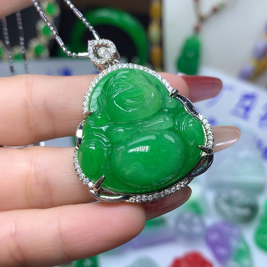 翡翠吊坠(赠链)未镶嵌