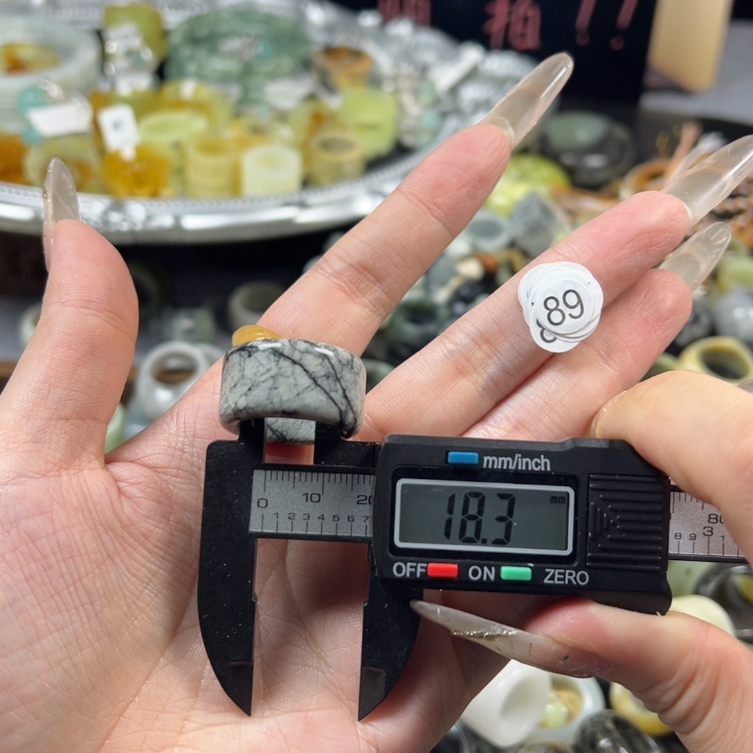 蛇纹石玉未镶嵌戒指