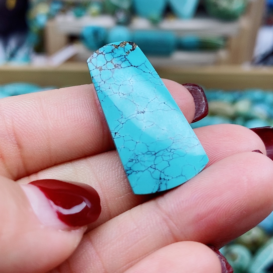 绿松石颈饰未镶嵌