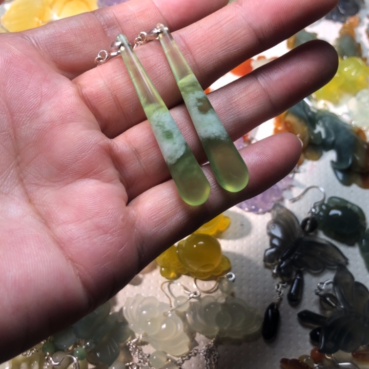 蛇纹石玉未镶嵌耳坠