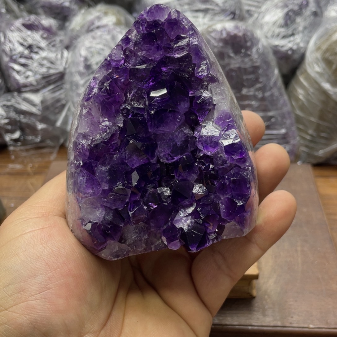 未镶嵌水晶大型摆件（非配饰）