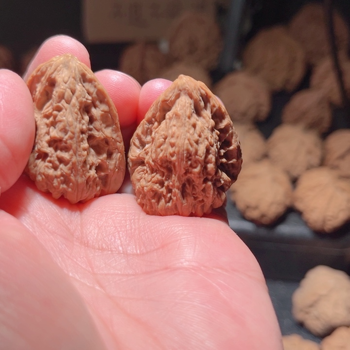 H***w吊坠文玩核桃文玩