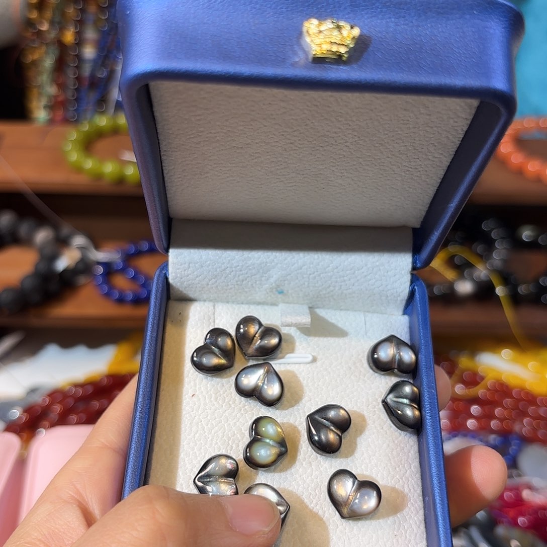 玛瑙/玉髓未镶嵌珠宝半成品黑蝶贝屁桃4颗