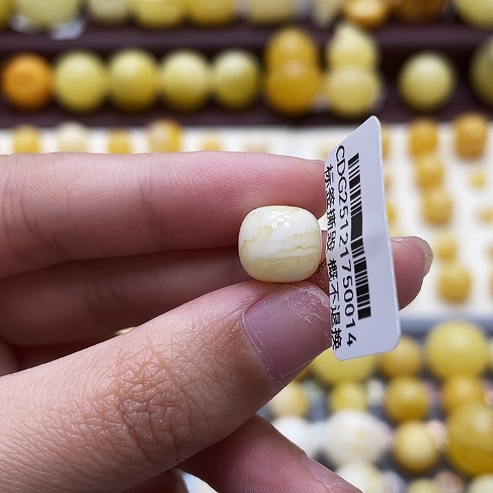 琥珀未镶嵌裸石10.2*9.1mm瑕