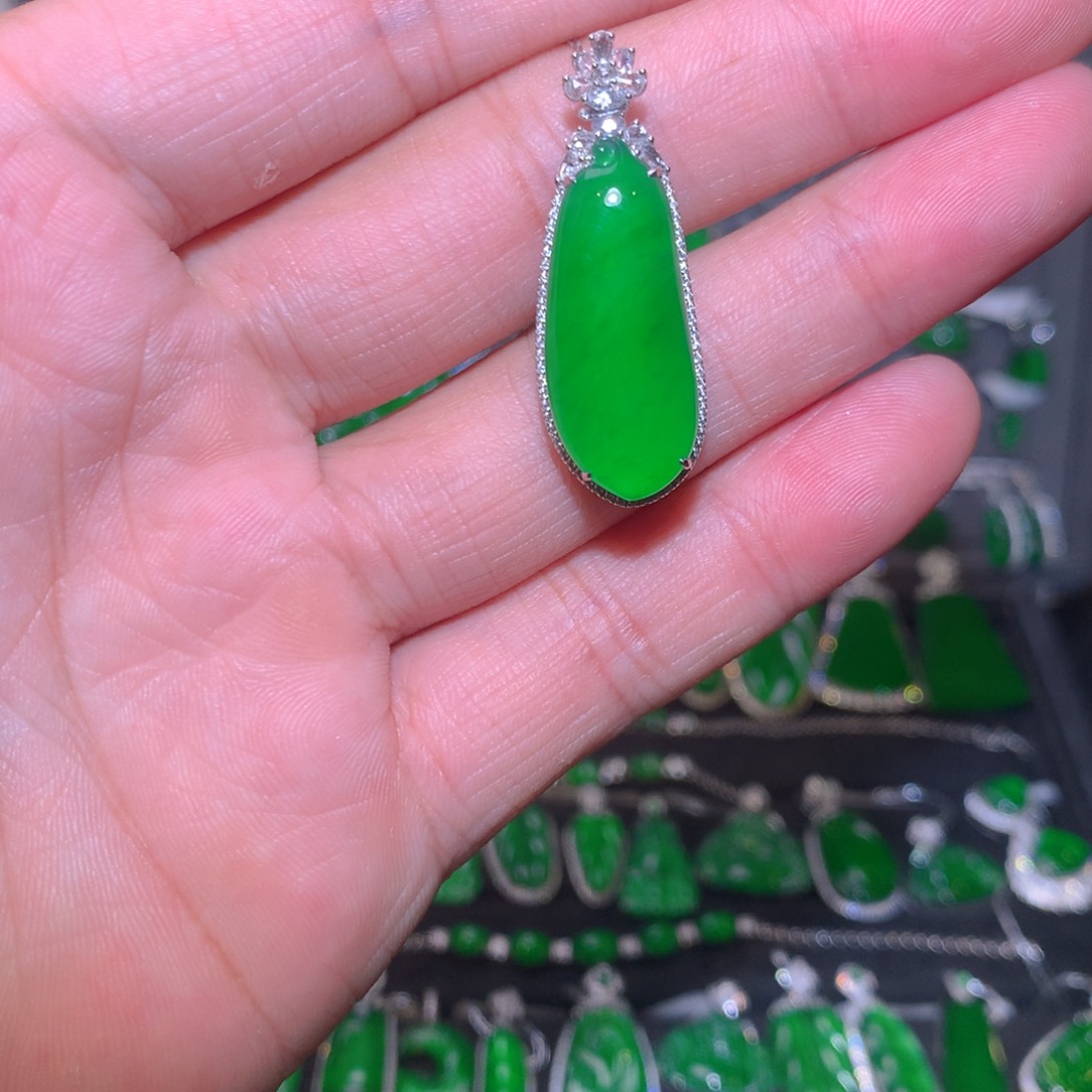 翡翠18K金镶嵌吊坠(不含链)天然翡翠