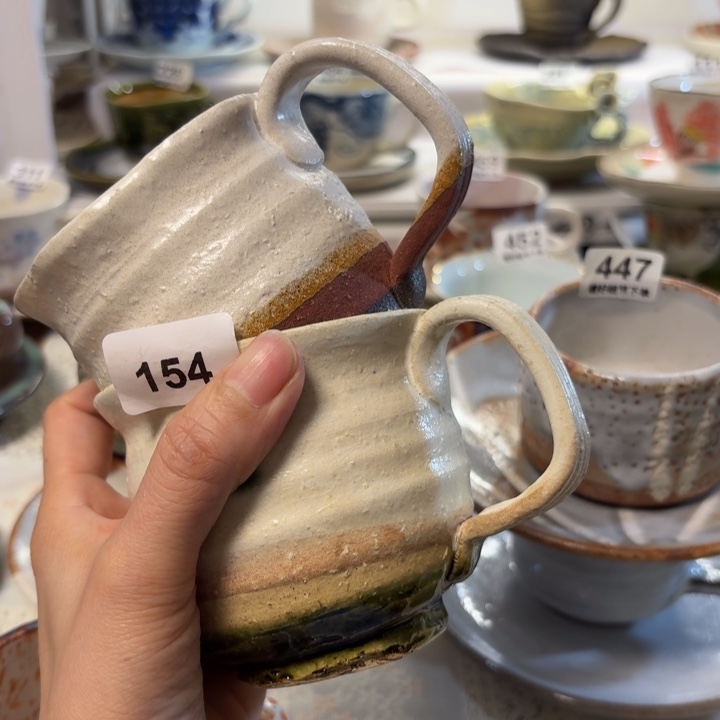 瓷片?一套商量的咖啡杯