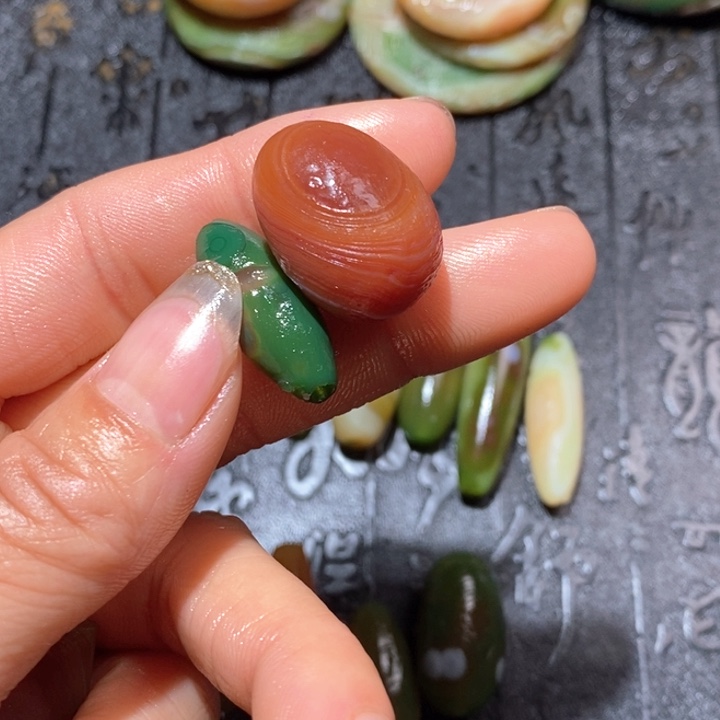 石英质玉颈饰未镶嵌小*五