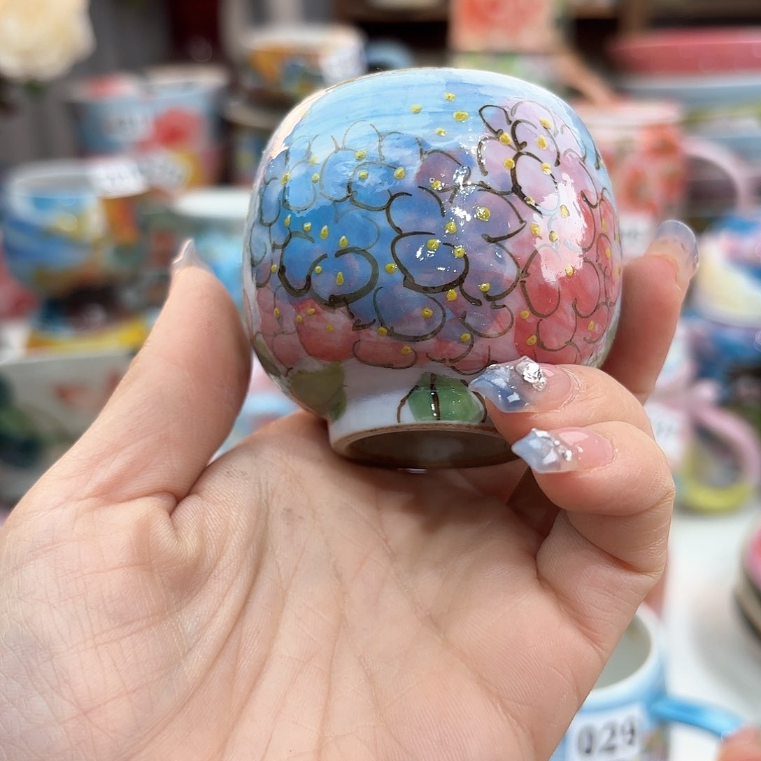 瓷片我不敢看电视我在床底下睡觉