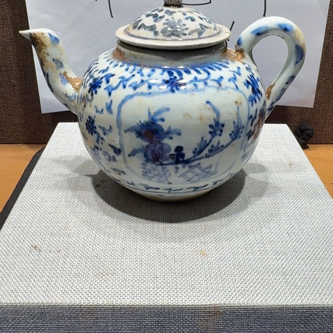 陶其他漂亮的小瓷瓶子