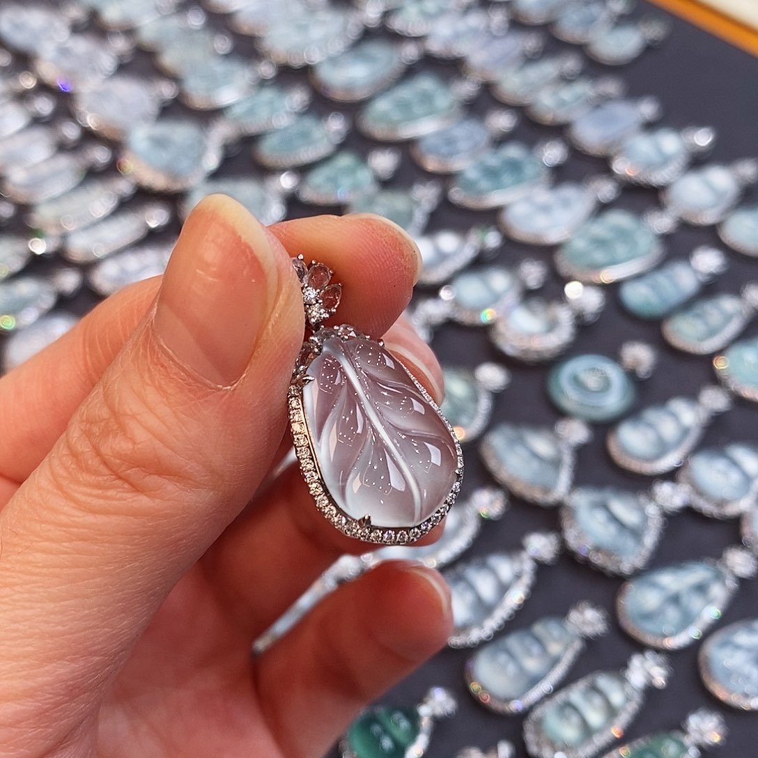 翡翠吊坠(赠链)18K金镶嵌