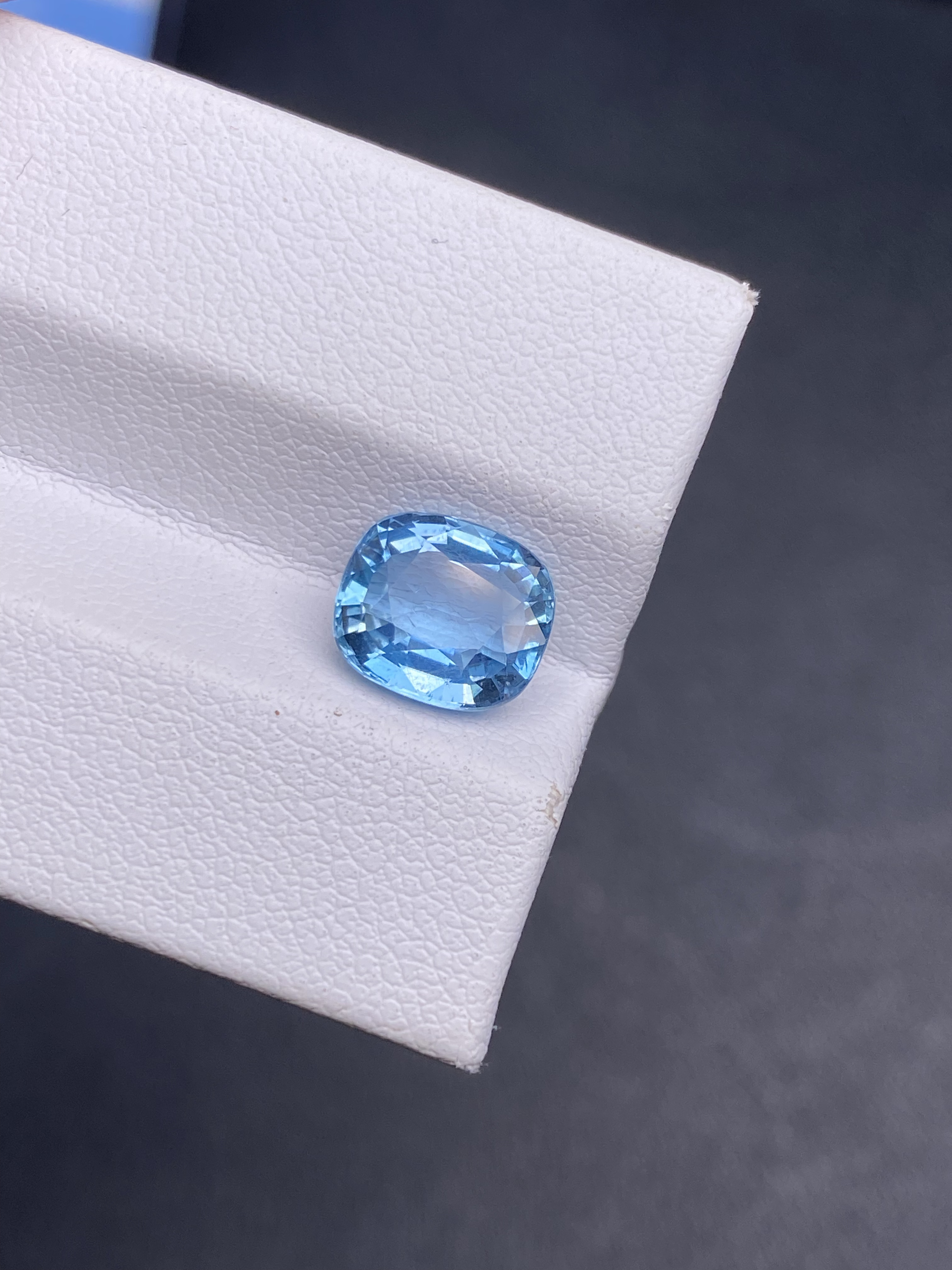 天然海蓝宝裸石2.25克拉尺寸7.9*9*4.9编号G0280