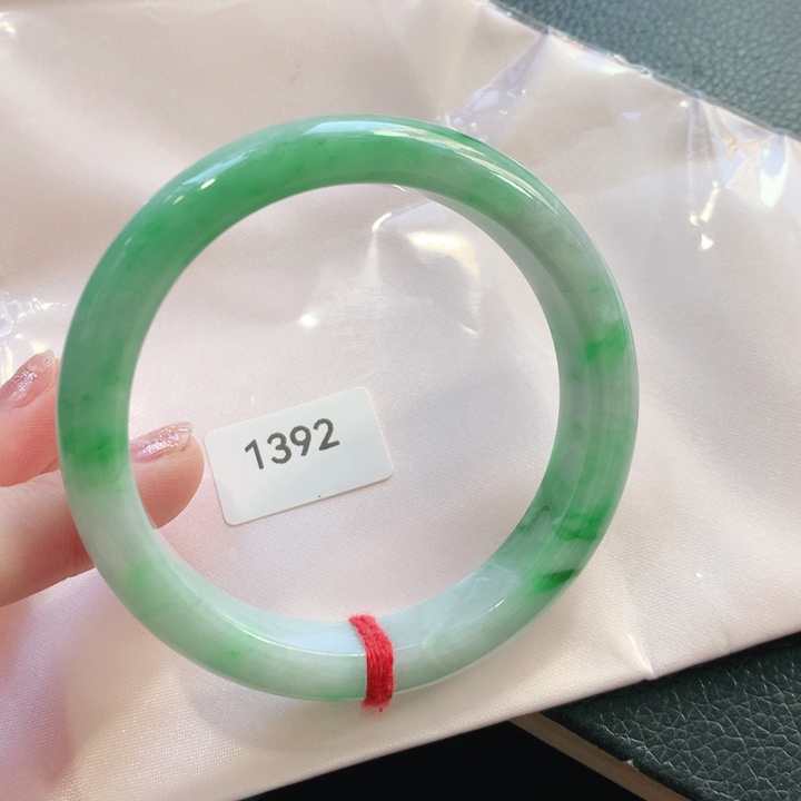 翡翠手镯未镶嵌天然翡翠手镯