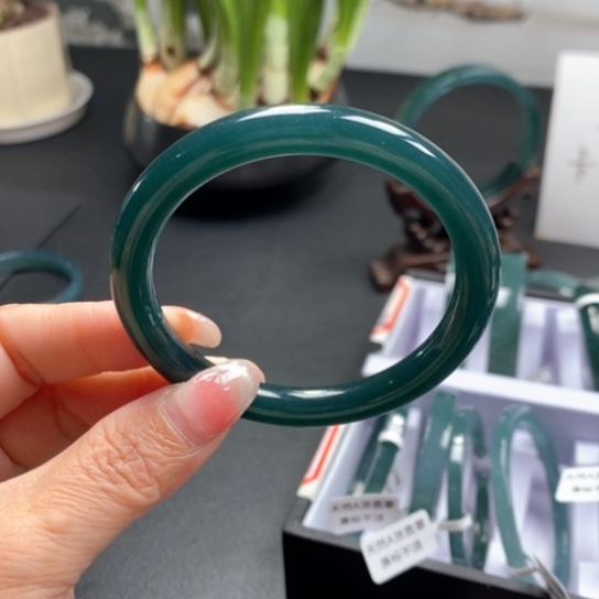 翡翠手镯未镶嵌55尺寸