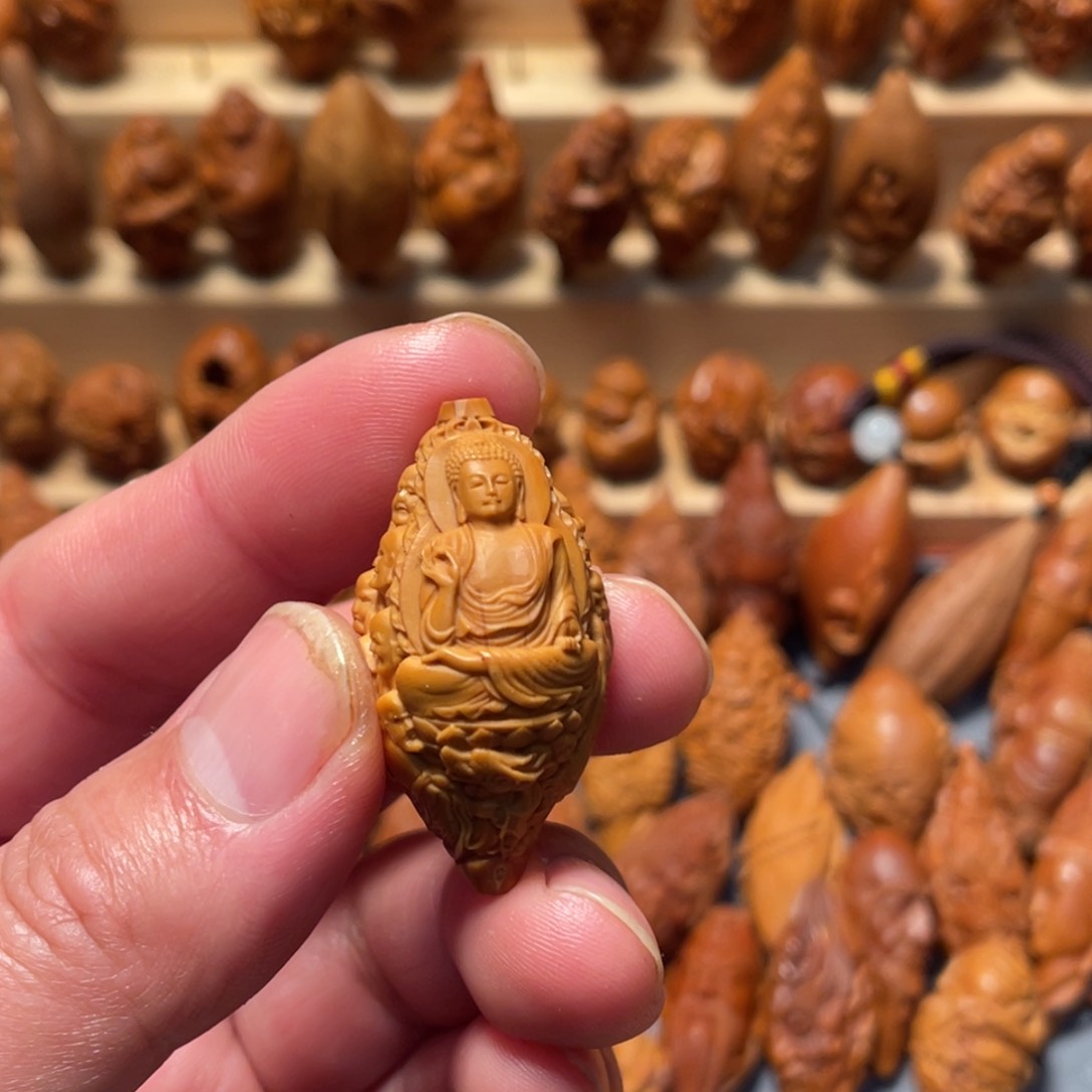 橄榄核把件十八罗汉拜如来