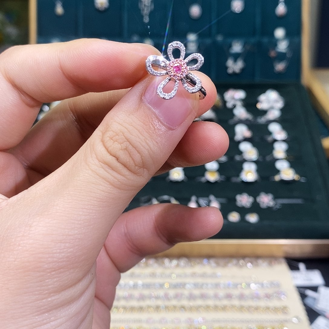 钻石戒指/指环18K金镶嵌戒指