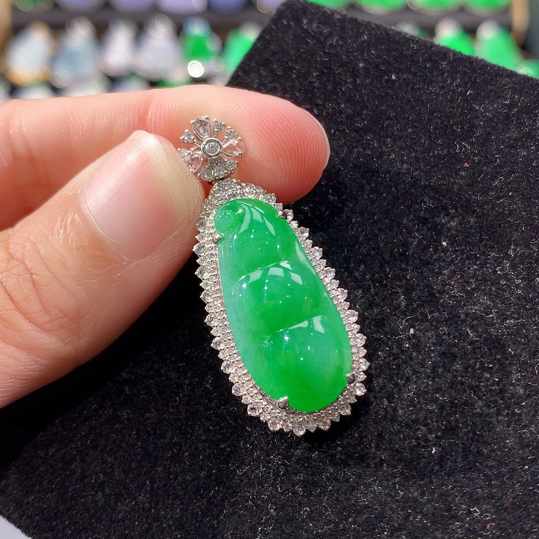 翡翠18K金镶嵌颈饰