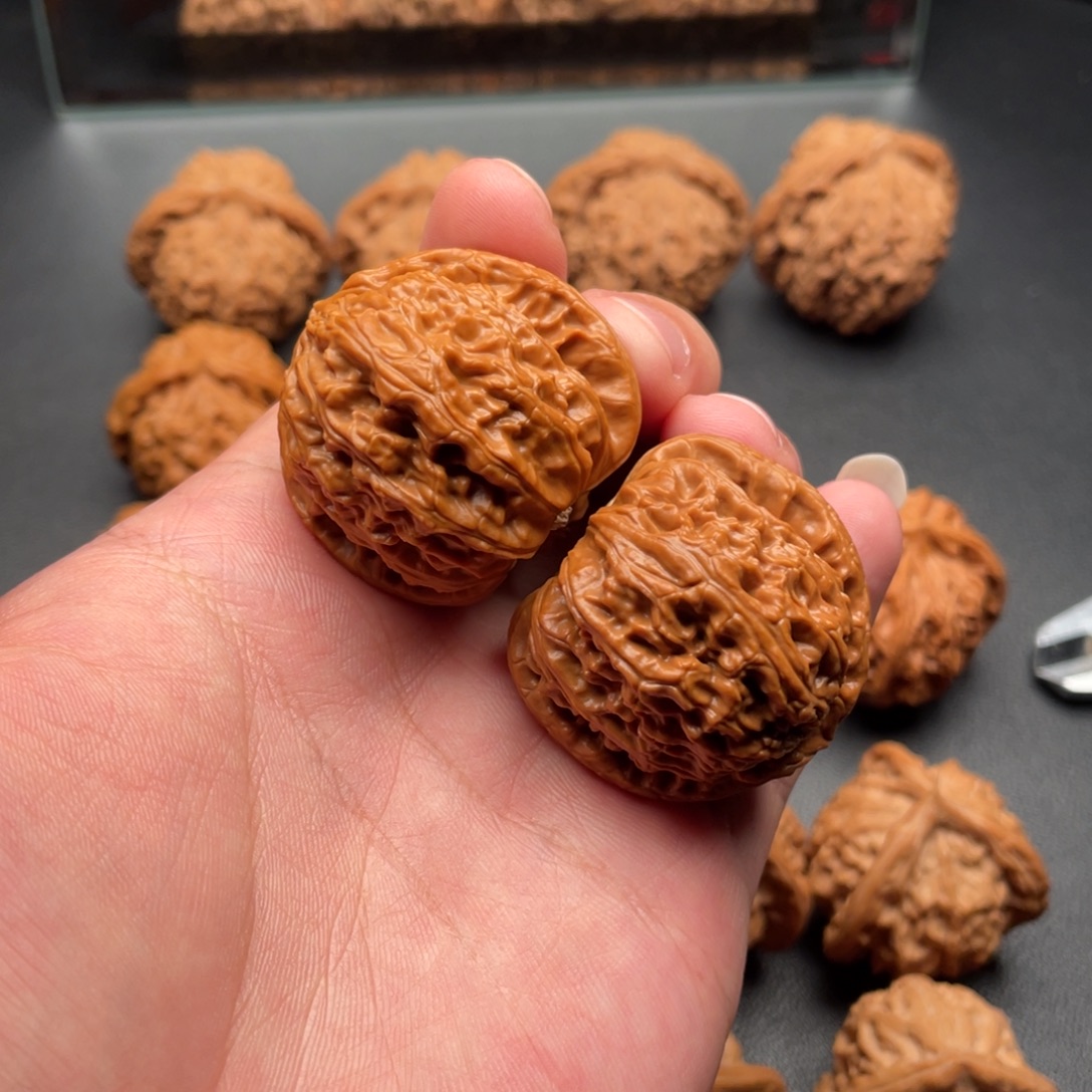 文玩核桃吊坠三角白全品无修