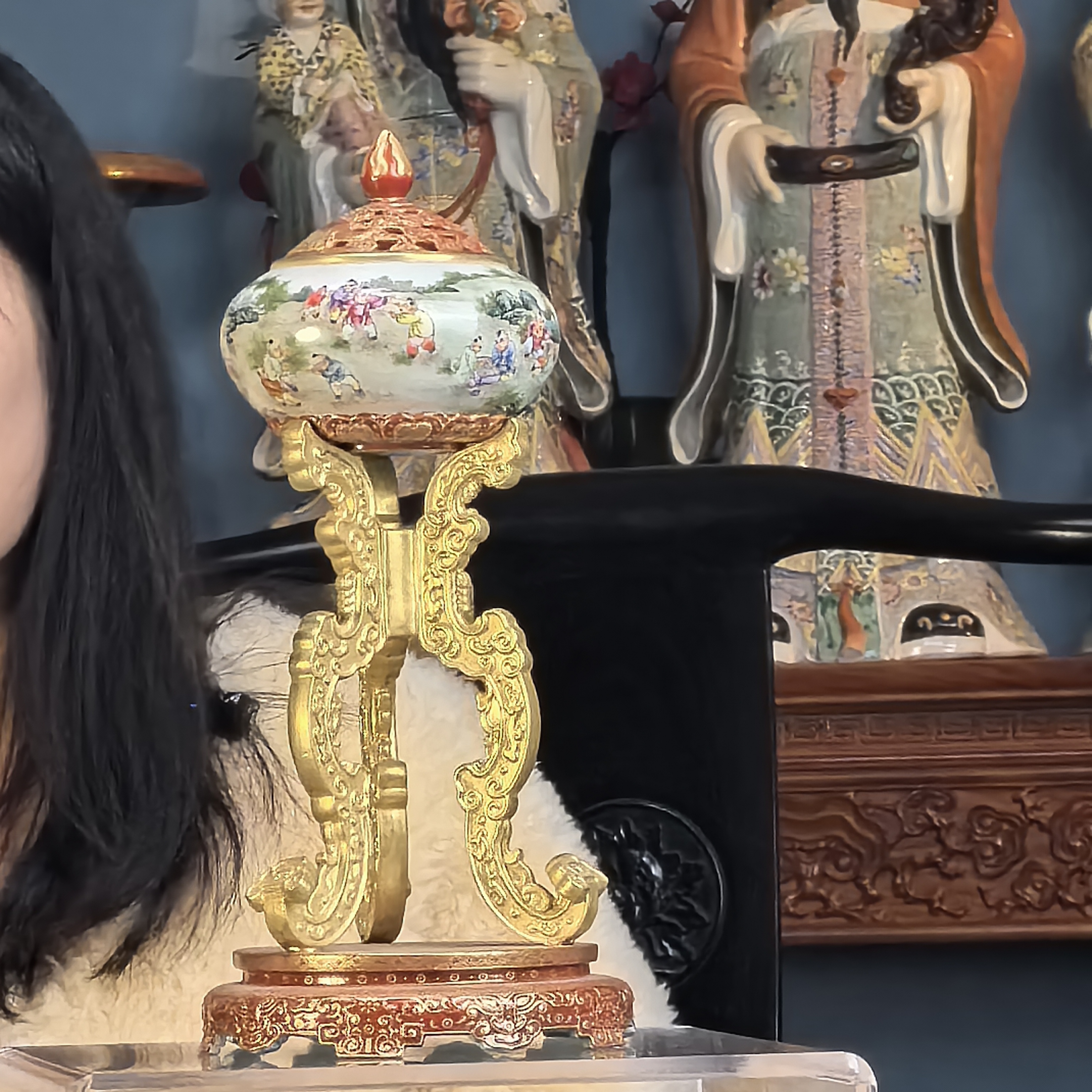 珐琅彩高足婴戏香炉