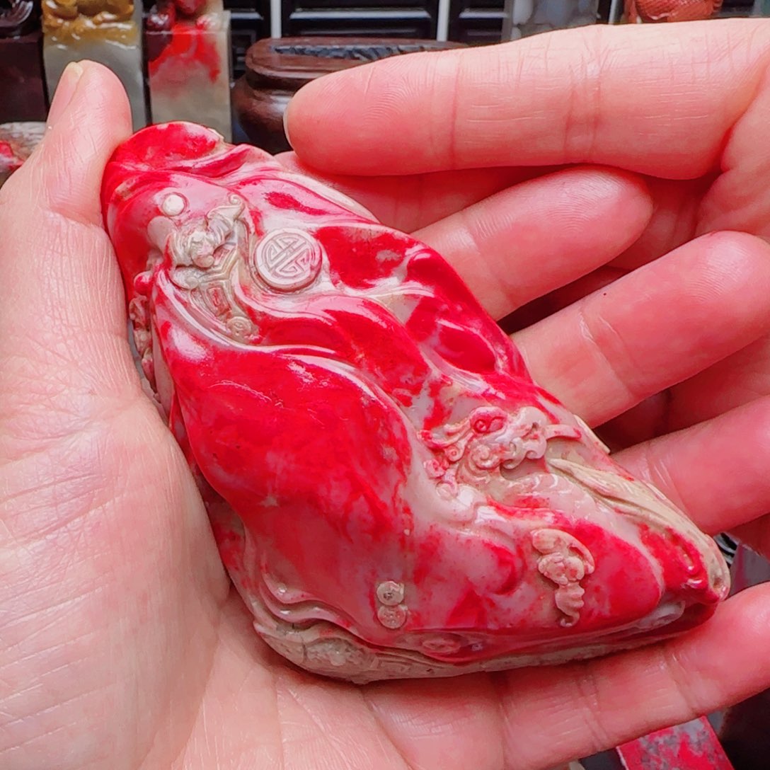 昌化鸡血石马**成昌化鸡血石