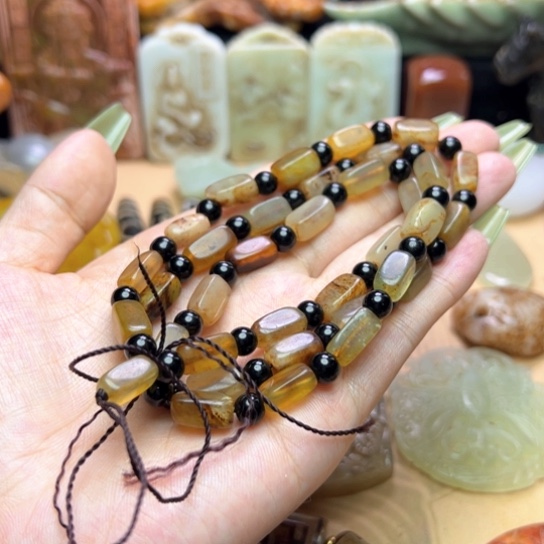 蛇纹石玉未镶嵌颈饰