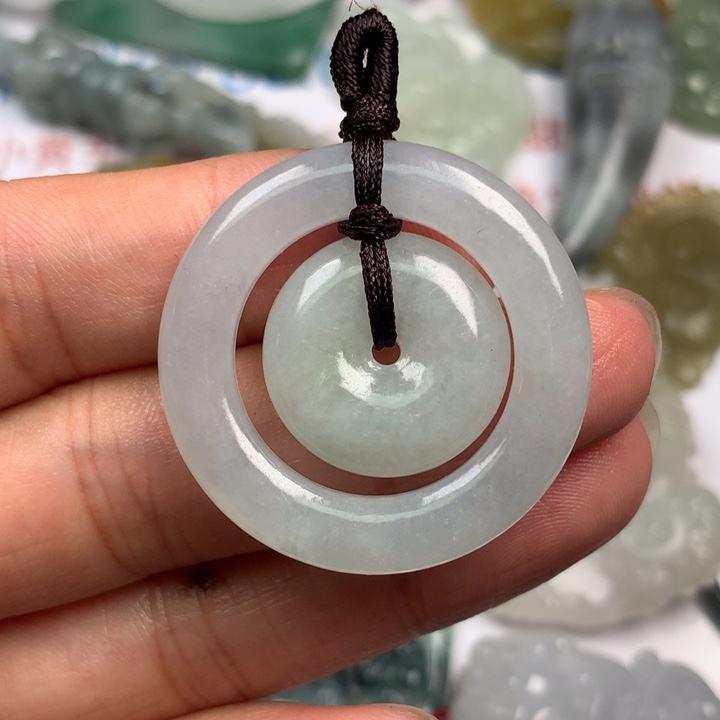 翡翠挂件未镶嵌翡翠
